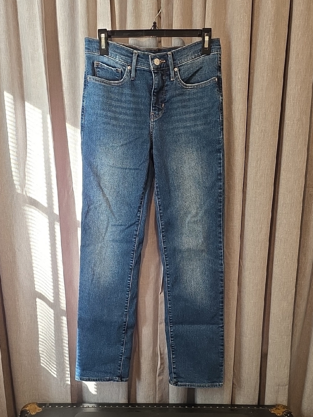 Levis 314 Shaping Stretch Women's Straight-Leg Mid-Rise Blue Jeans